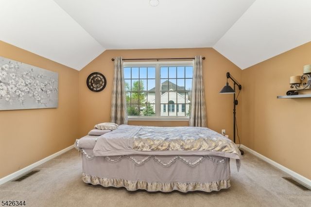 22 Patrick Henry Pl, Raritan Twp., NJ 08551