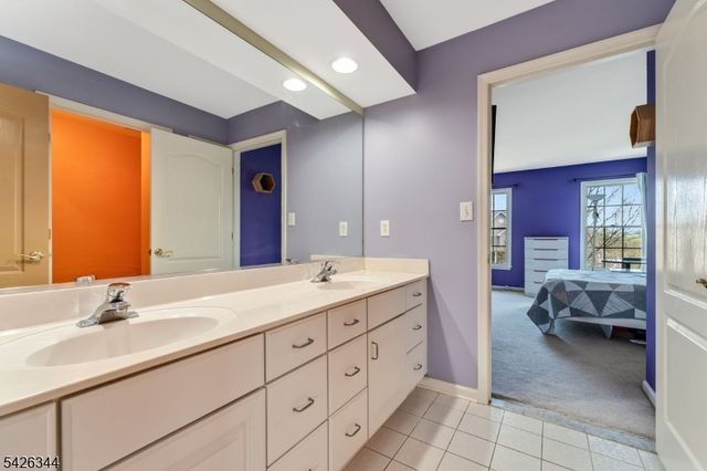 22 Patrick Henry Pl, Raritan Twp., NJ 08551
