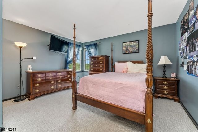 22 Patrick Henry Pl, Raritan Twp., NJ 08551
