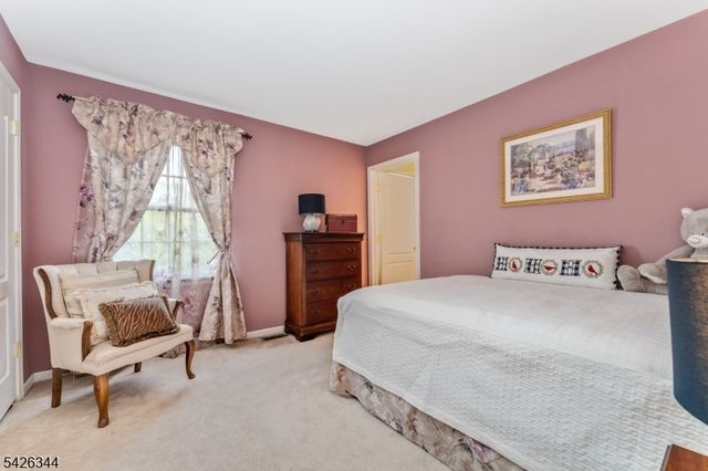22 Patrick Henry Pl, Raritan Twp., NJ 08551