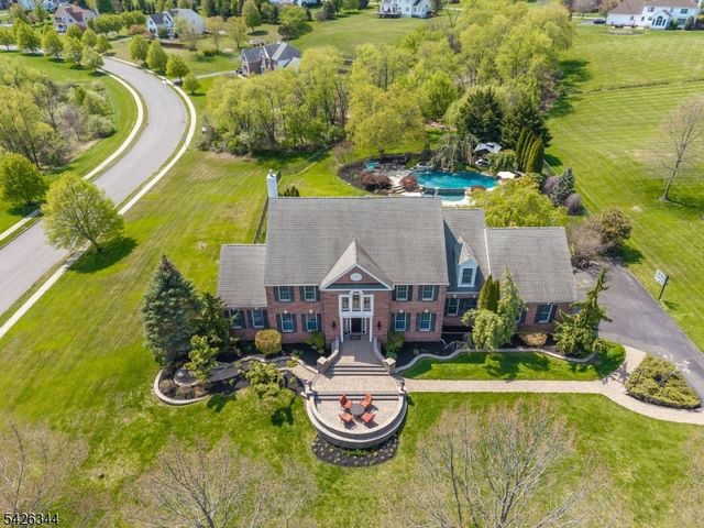 22 Patrick Henry Pl, Raritan Twp., NJ 08551