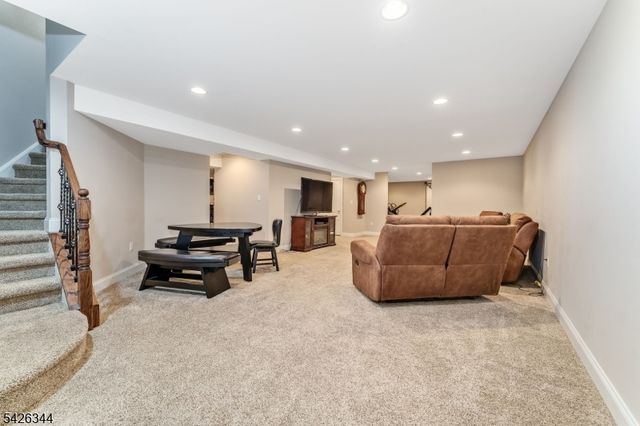 22 Patrick Henry Pl, Raritan Twp., NJ 08551