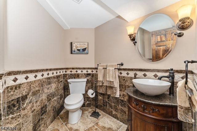 22 Patrick Henry Pl, Raritan Twp., NJ 08551