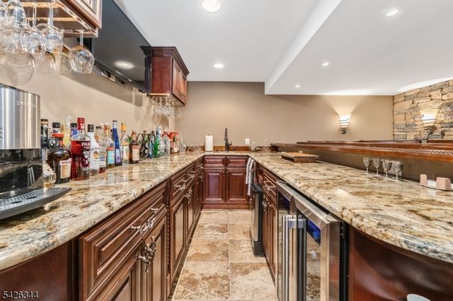 22 Patrick Henry Pl, Raritan Twp., NJ 08551