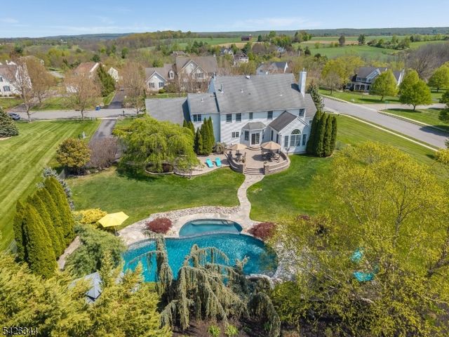 22 Patrick Henry Pl, Raritan Twp., NJ 08551