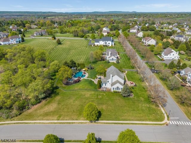 22 Patrick Henry Pl, Raritan Twp., NJ 08551