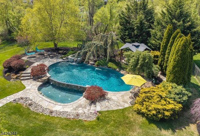 22 Patrick Henry Pl, Raritan Twp., NJ 08551