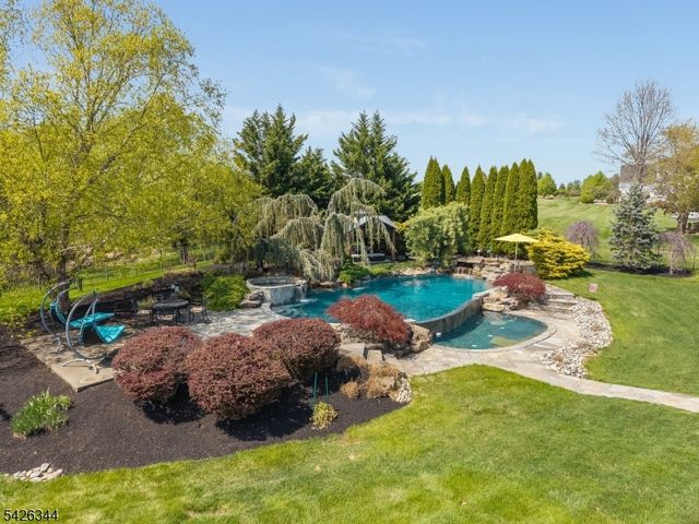 22 Patrick Henry Pl, Raritan Twp., NJ 08551