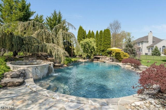 22 Patrick Henry Pl, Raritan Twp., NJ 08551
