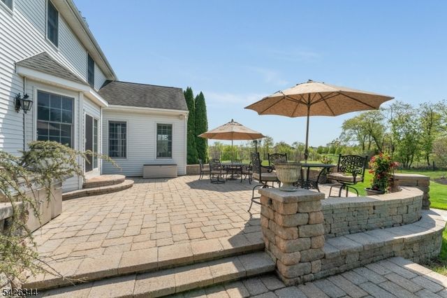 22 Patrick Henry Pl, Raritan Twp., NJ 08551