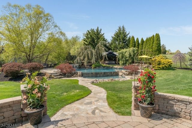 22 Patrick Henry Pl, Raritan Twp., NJ 08551