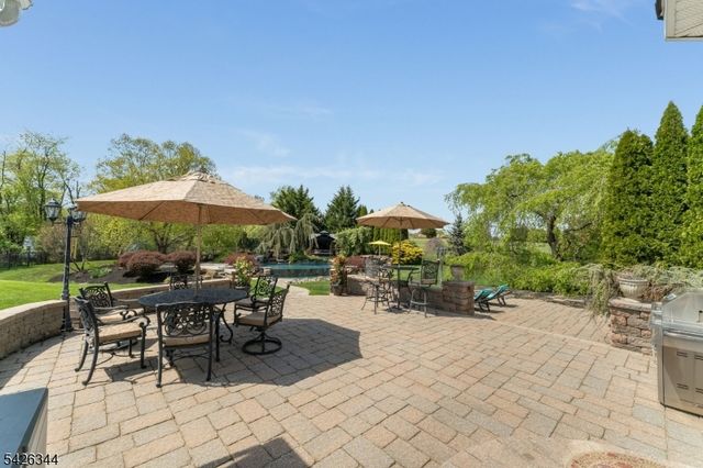 22 Patrick Henry Pl, Raritan Twp., NJ 08551