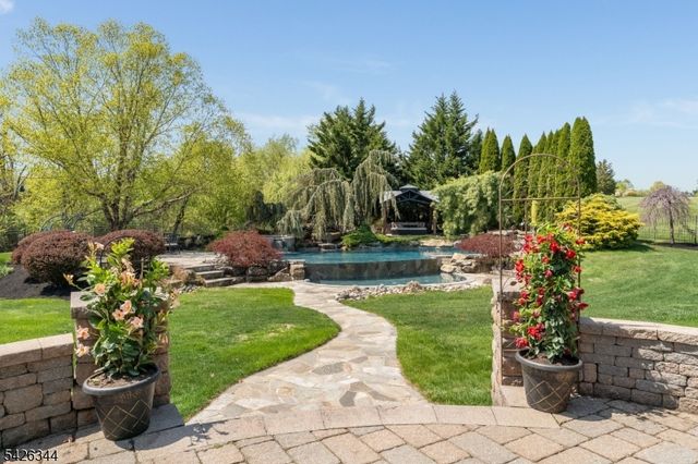 22 Patrick Henry Pl, Raritan Twp., NJ 08551