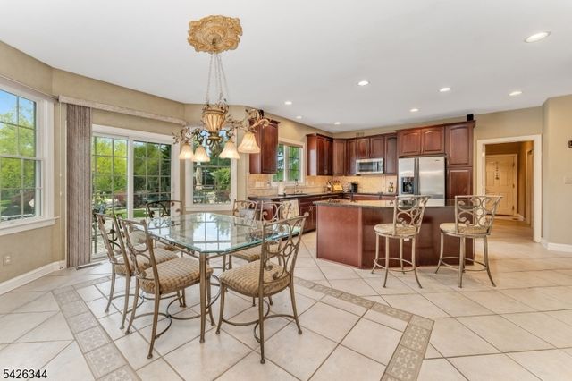 22 Patrick Henry Pl, Raritan Twp., NJ 08551