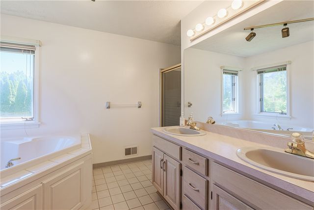 396 Pineville Lane, Webster, NY 14580