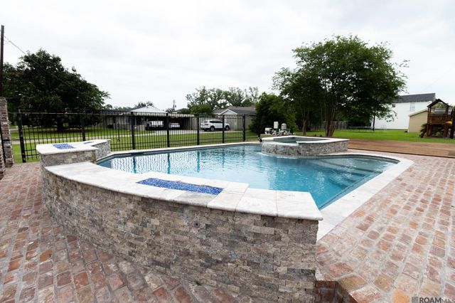 122 Grove St, Lake Charles, LA 70601