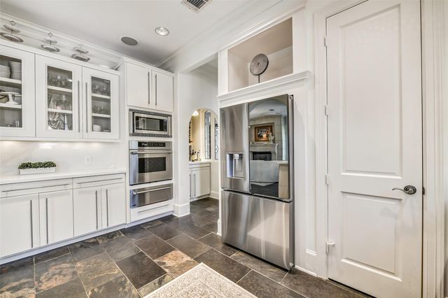 30 Hackberry Lane A, Houston, TX 77027