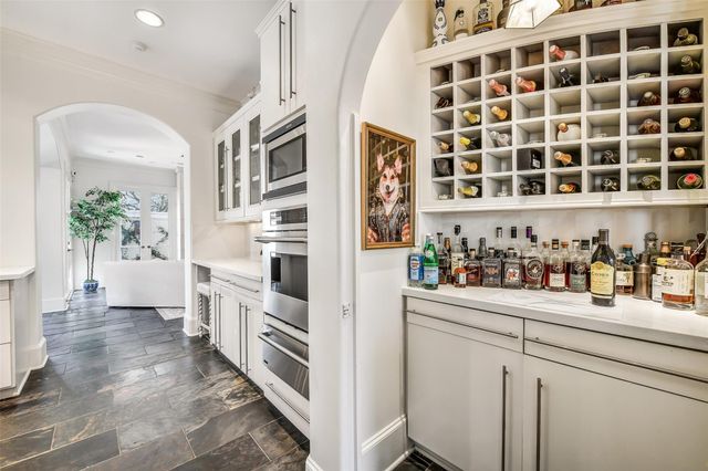 30 Hackberry Lane A, Houston, TX 77027