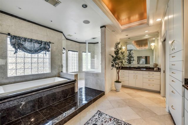 30 Hackberry Lane A, Houston, TX 77027