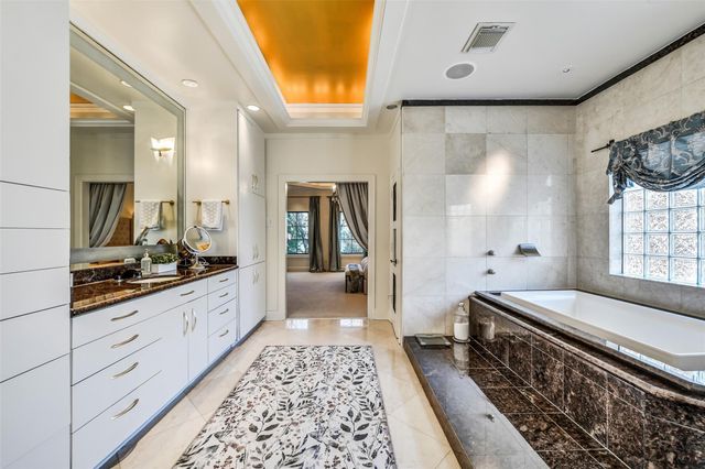 30 Hackberry Lane A, Houston, TX 77027