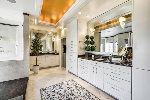 30 Hackberry Lane A, Houston, TX 77027