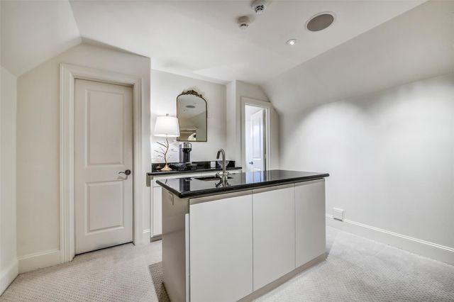 30 Hackberry Lane A, Houston, TX 77027