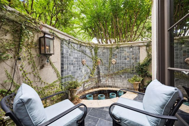 30 Hackberry Lane A, Houston, TX 77027