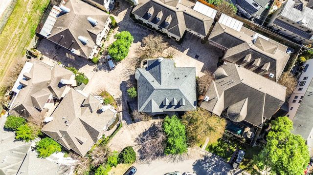 30 Hackberry Lane A, Houston, TX 77027