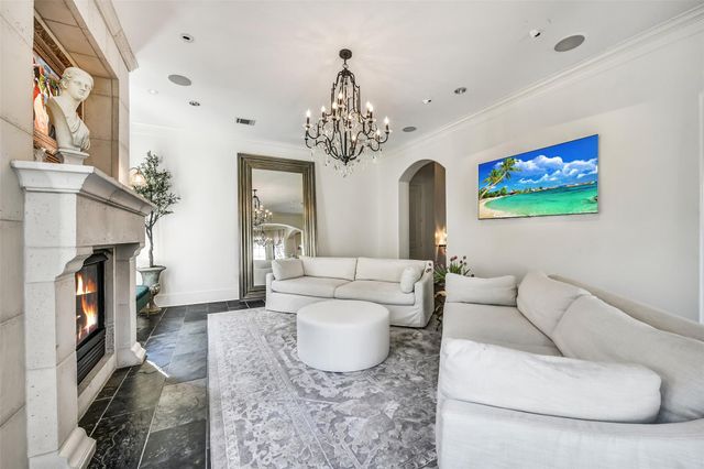 30 Hackberry Lane A, Houston, TX 77027