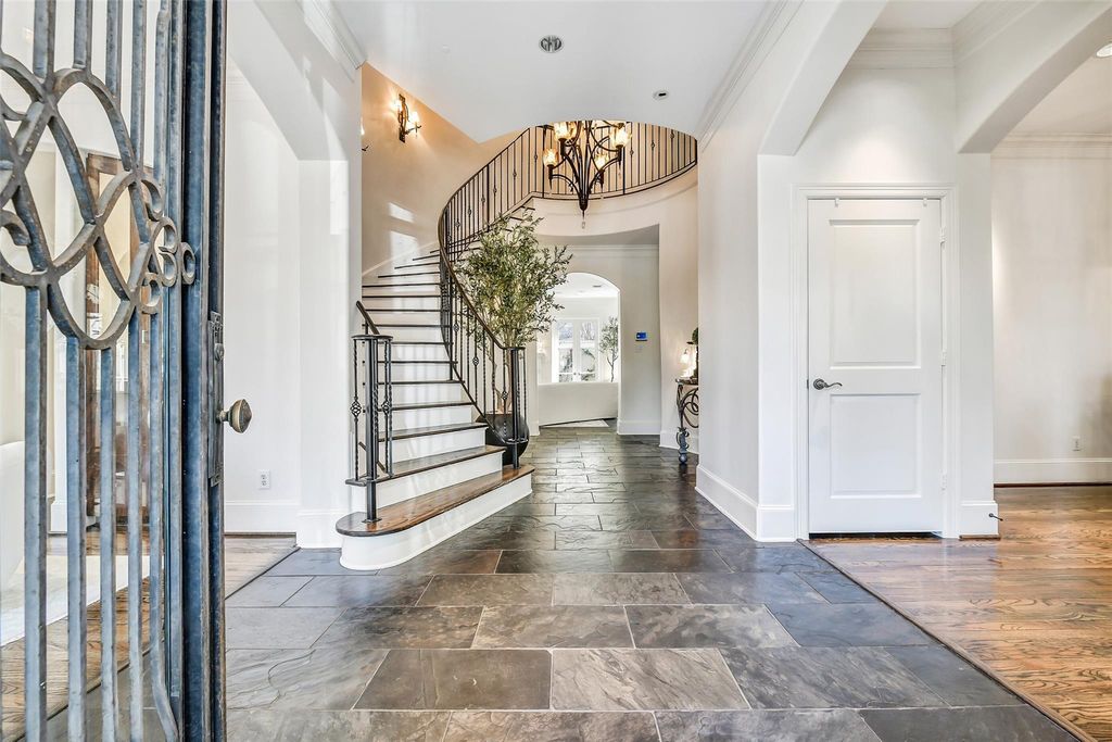 30 Hackberry Lane A, Houston, TX 77027