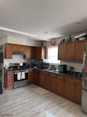 19 Dover St, Paterson City, NJ 07501