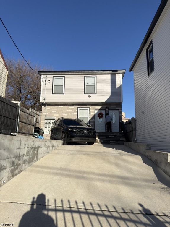 19 Dover St, Paterson City, NJ 07501