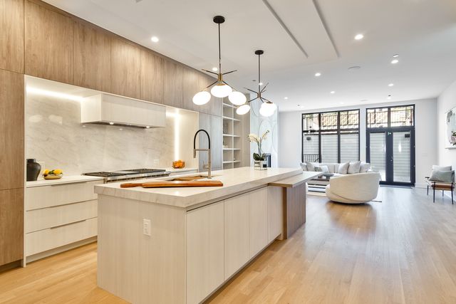 1416 W Warner Avenue, Chicago, IL 60613