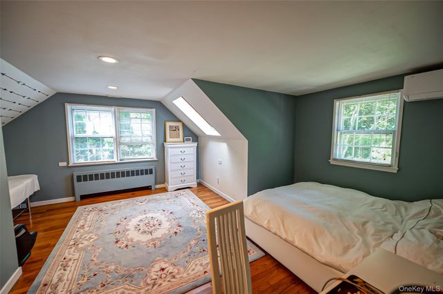 90 E Broadway, Roslyn, NY 11576