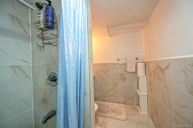 90 E Broadway, Roslyn, NY 11576