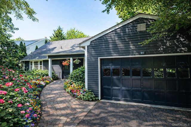90 E Broadway, Roslyn, NY 11576