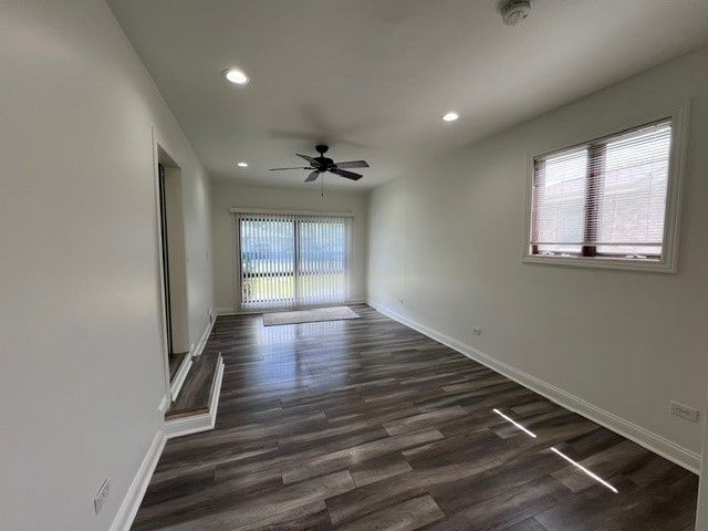 1216 Carswell Avenue 1216, Elk Grove Village, IL 60007