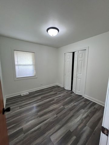 1216 Carswell Avenue 1216, Elk Grove Village, IL 60007