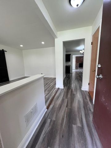 1216 Carswell Avenue 1216, Elk Grove Village, IL 60007