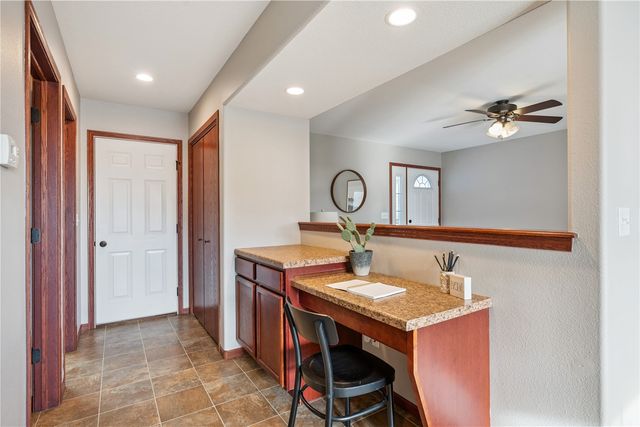 107 Woodstone Lane SW, Cedar Rapids, IA 52404