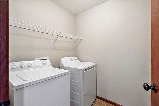 107 Woodstone Lane SW, Cedar Rapids, IA 52404