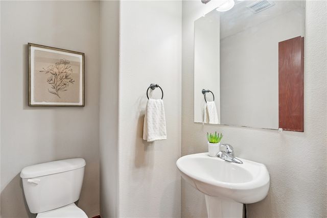 107 Woodstone Lane SW, Cedar Rapids, IA 52404