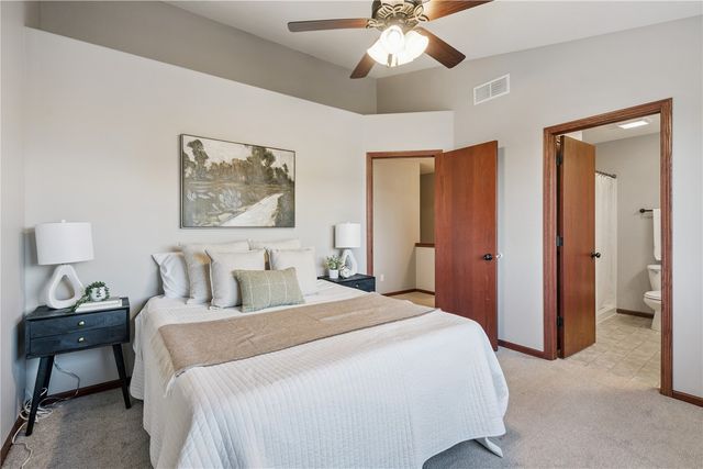 107 Woodstone Lane SW, Cedar Rapids, IA 52404