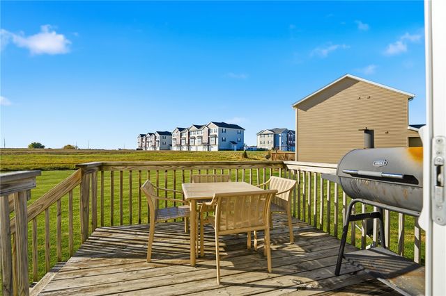 107 Woodstone Lane SW, Cedar Rapids, IA 52404