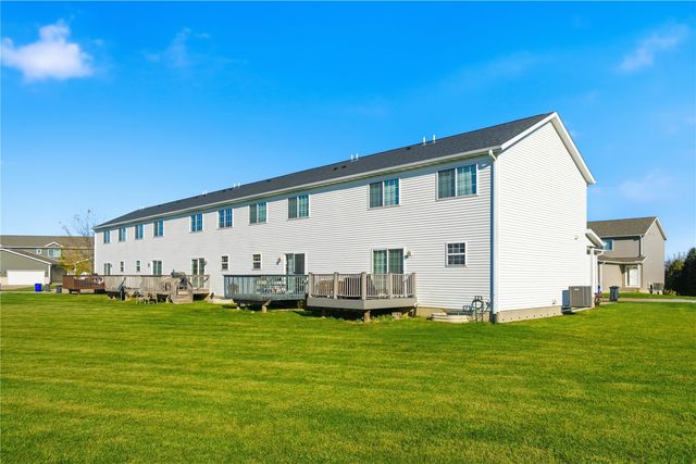 107 Woodstone Lane SW, Cedar Rapids, IA 52404