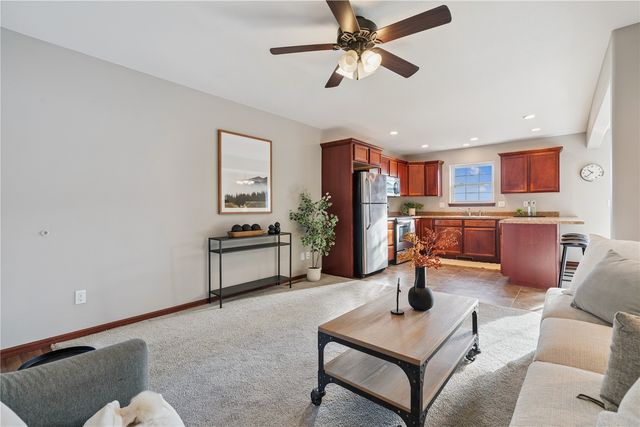 107 Woodstone Lane SW, Cedar Rapids, IA 52404