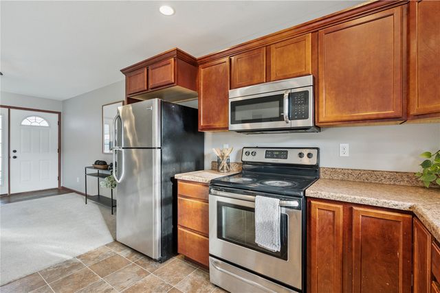 107 Woodstone Lane SW, Cedar Rapids, IA 52404