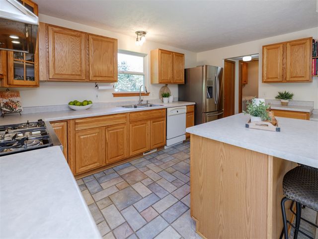 1042 Hunter Ridge, Battle Creek, MI 49017