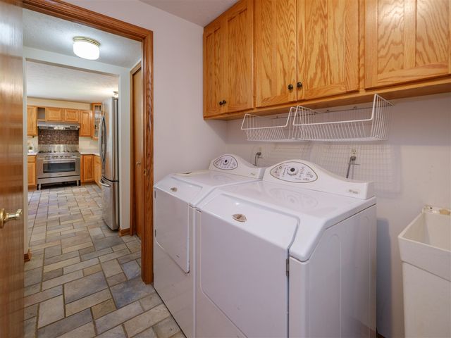 1042 Hunter Ridge, Battle Creek, MI 49017