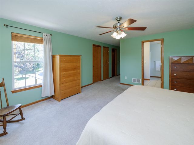 1042 Hunter Ridge, Battle Creek, MI 49017